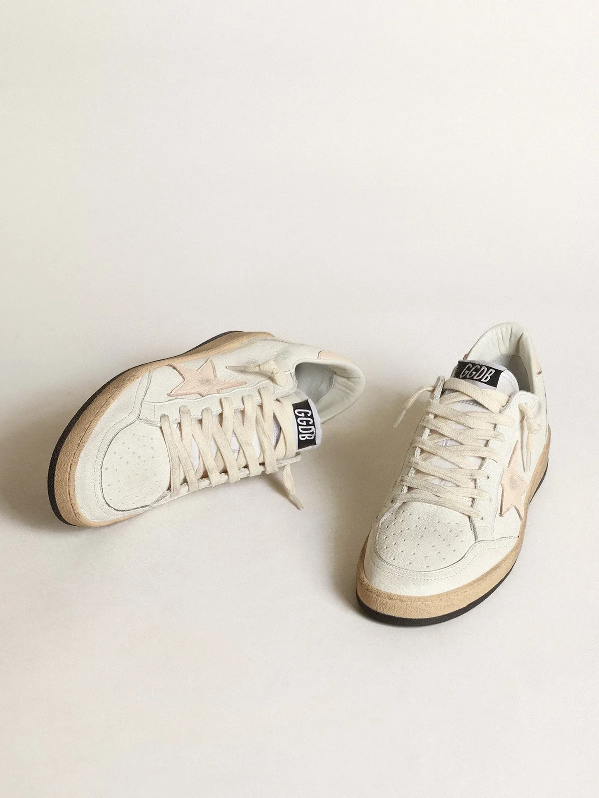 Ball Star LTD in white nappa with a salmon pink nappa star